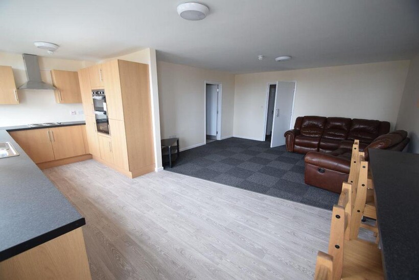 Omega House 6 bed flat to rent - £588 pcm (£136 pw)