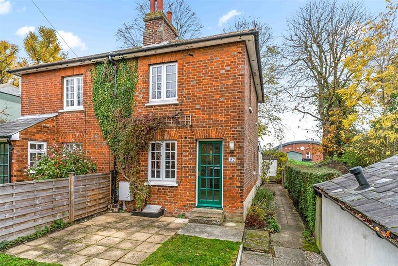 Mill Lane, Saffron Walden, Essex 2 bed semi-detached house to rent - £1,100 pcm (£254 pw)