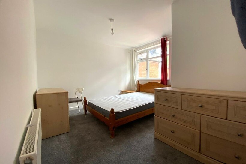 Coventry CV6 1 bed in a house share to rent - £425 pcm (£98 pw)