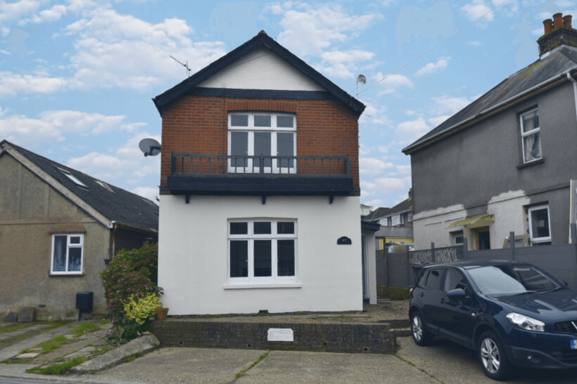 Priory Road, Newport PO30 3 bed detached house to rent - £1,050 pcm (£242 pw)