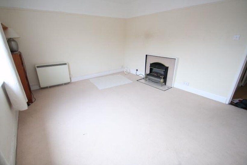 Canterbury Road, Colchester CO2 1 bed flat to rent - £675 pcm (£156 pw)