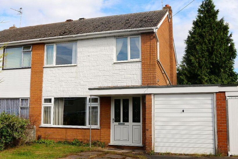 11 Meadow View Road 4 bed semi-detached house to rent - £1,612 pcm (£372 pw)