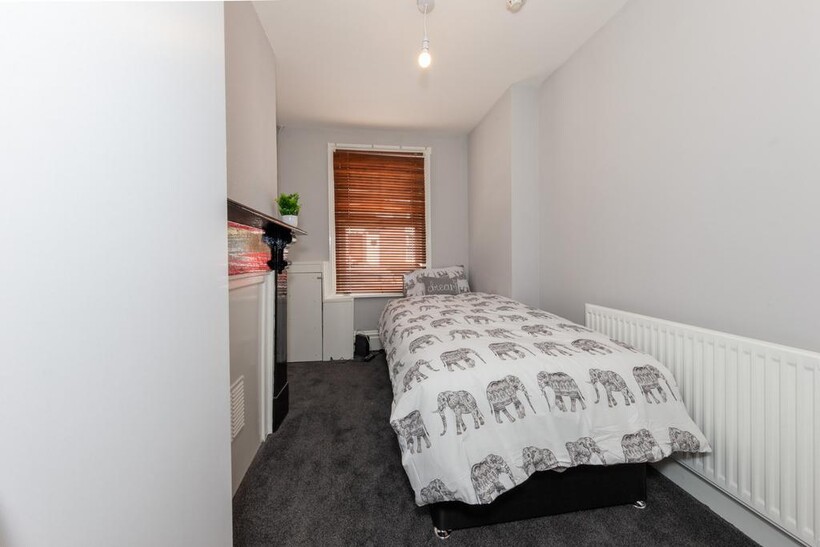 Cardigan Street,  Luton, LU1 1 bed in a house share to rent - £480 pcm (£111 pw)