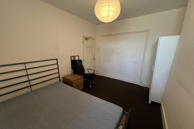 Croydon CR0 Mixed use to rent - £680 pcm (£157 pw)