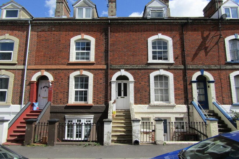 Victoria Street, Essex CO12 2 bed maisonette to rent - £850 pcm (£196 pw)