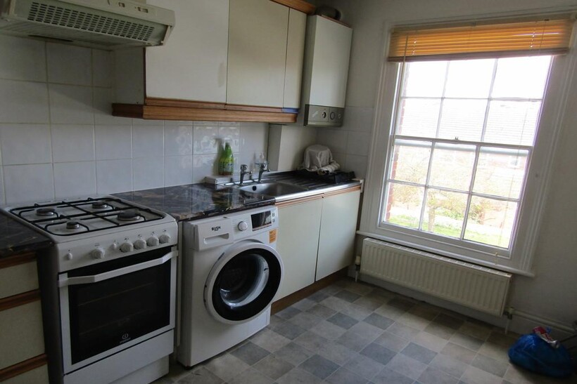 Victoria Street, Essex CO12 2 bed maisonette to rent - £850 pcm (£196 pw)