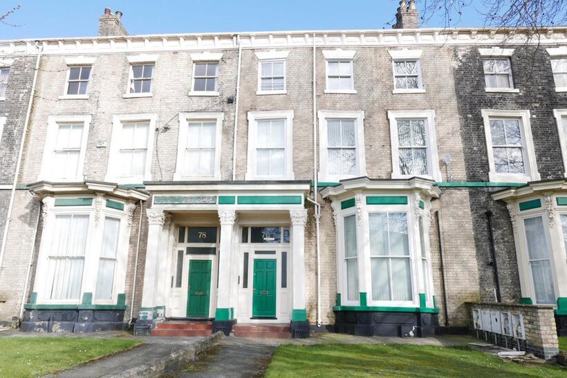 Flat 3, 76 Beverley Road, Hull, HU3 1YD 1 bed flat to rent - £525 pcm (£121 pw)