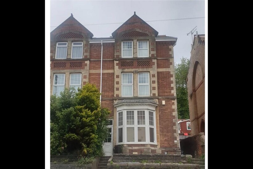 King Edward's Road, Swansea SA1 2 bed flat share to rent - £550 pcm (£127 pw)