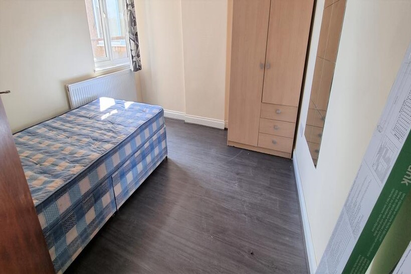 Kenton Road, Harrow HA3 1 bed in a flat share to rent - £700 pcm (£162 pw)