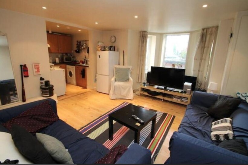 Flat 1, 39 Regent Park Terrace, Hyde... 2 bed flat to rent - £1,014 pcm (£234 pw)