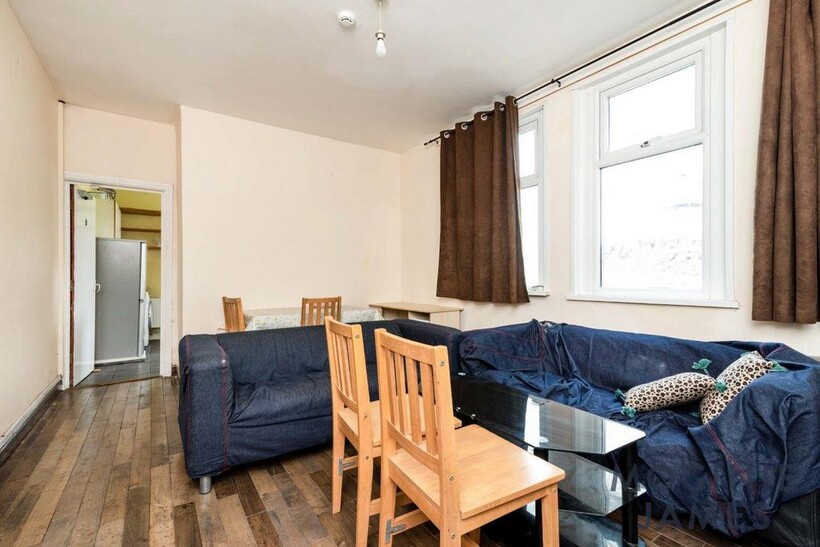 Connaught Road, CF24 1 bed in a house share to rent - £525 pcm (£121 pw)