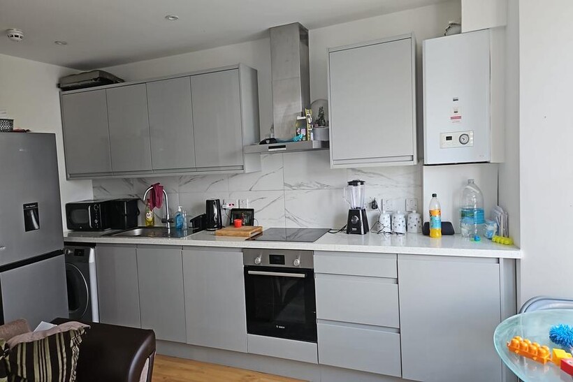 Masons Avenue, Harrow HA3 2 bed flat to rent - £1,550 pcm (£358 pw)