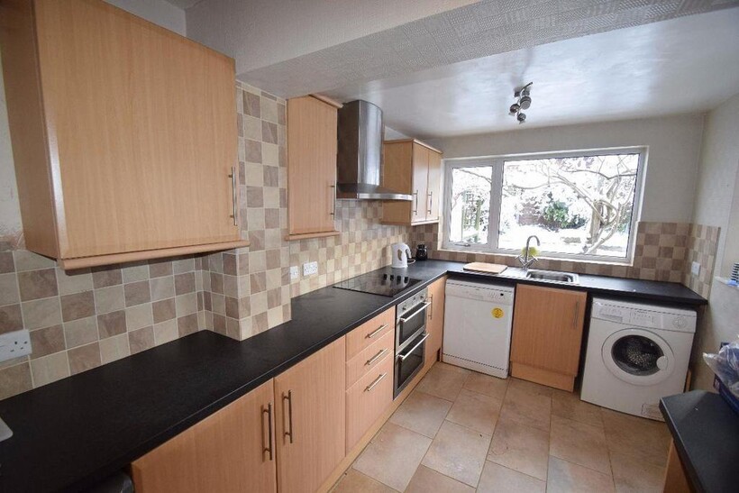 78 Vineyard Road 5 bed detached house to rent - £475 pcm (£110 pw)