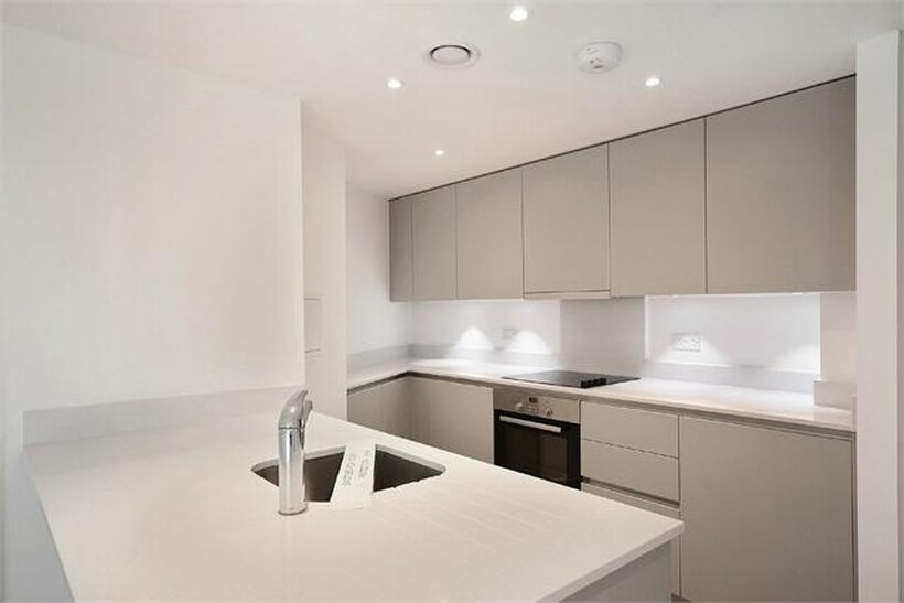 Pinnacle Apartments, Saffron Central... Apartment to rent - £1,150 pcm (£265 pw)