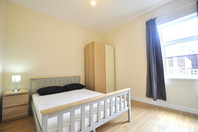 Room 3 53 Risca Road, Newport 1 bed in a house share to rent - £525 pcm (£121 pw)