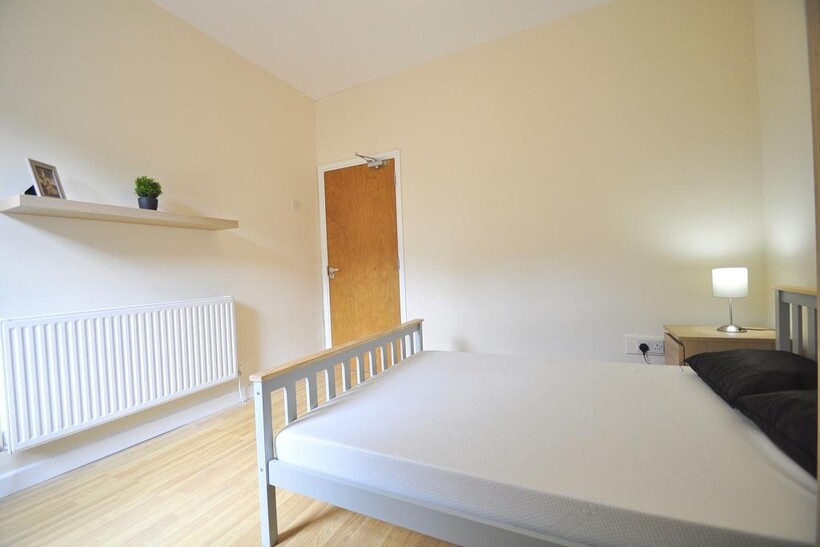 Room 3 53 Risca Road, Newport 1 bed in a house share to rent - £525 pcm (£121 pw)