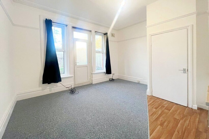 Glen Road, Bournemouth BH5 1 bed flat to rent - £475 pcm (£110 pw)