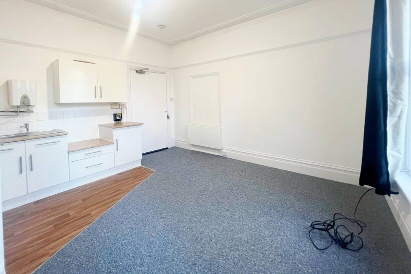 Glen Road, Bournemouth BH5 1 bed flat to rent - £475 pcm (£110 pw)