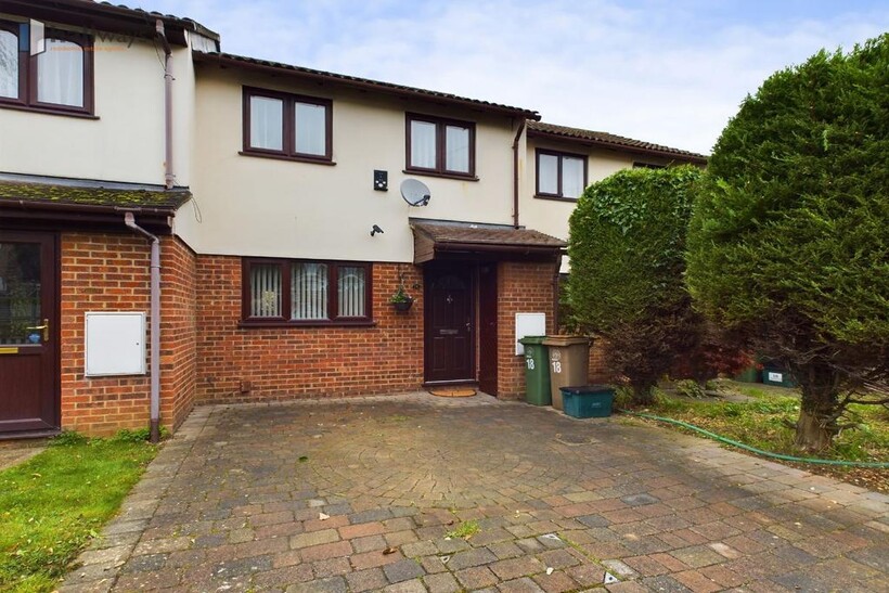 Wallington SM6 2 bed semi-detached house to rent - £1,550 pcm (£358 pw)