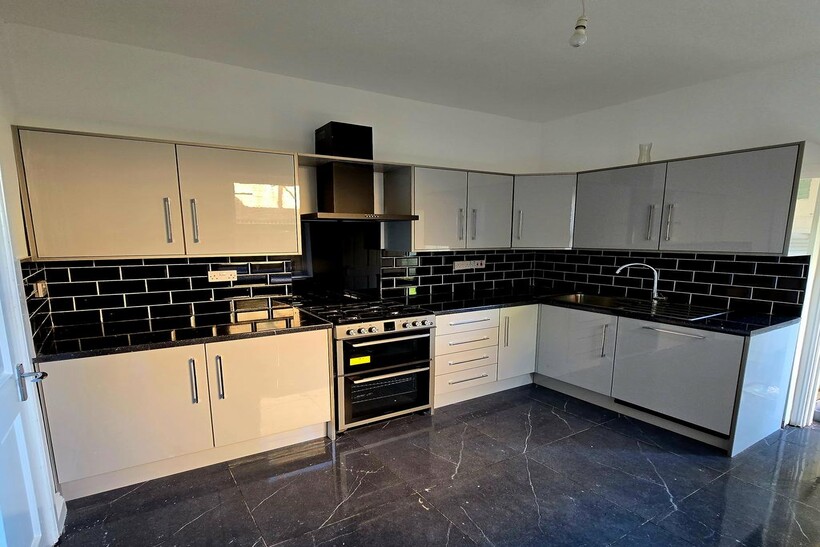 Alexander Road, Birmingham B27 3 bed terraced house to rent - £1,500 pcm (£346 pw)