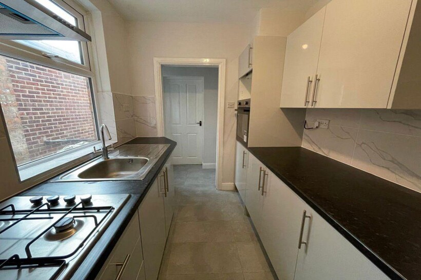 St Leonards Road, Leicester 3 bed terraced house to rent - £520 pcm (£120 pw)