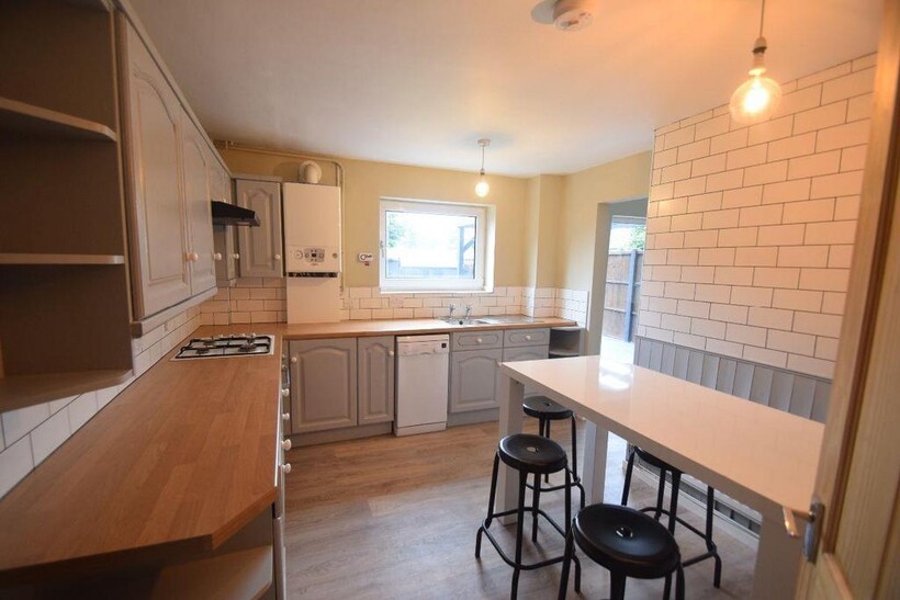 20 Gravelly Drive 5 bed terraced house to rent - £525 pcm (£121 pw)