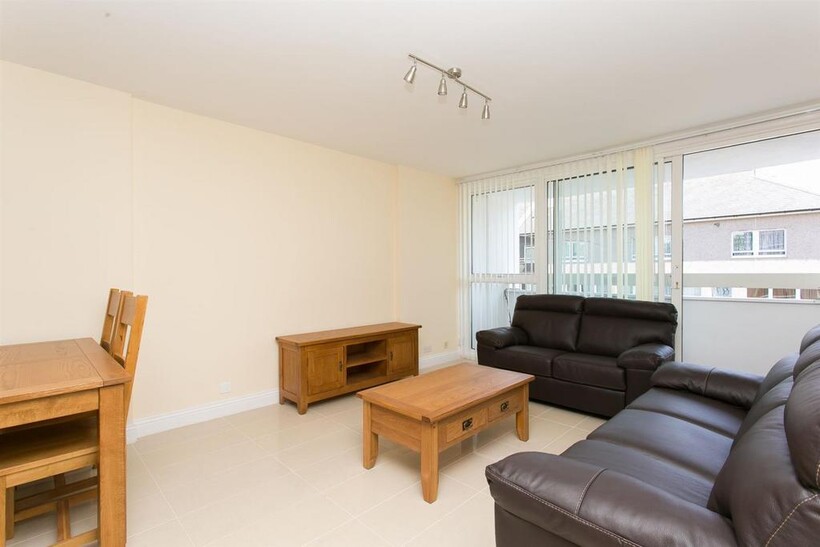 Bowsprit Point, Isle of Dogs, E14 2 bed apartment to rent - £1,800 pcm (£415 pw)