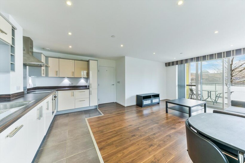 Mauve Apartments, Hymek Square, London, E14 2 bed flat to rent - £1,950 pcm (£450 pw)