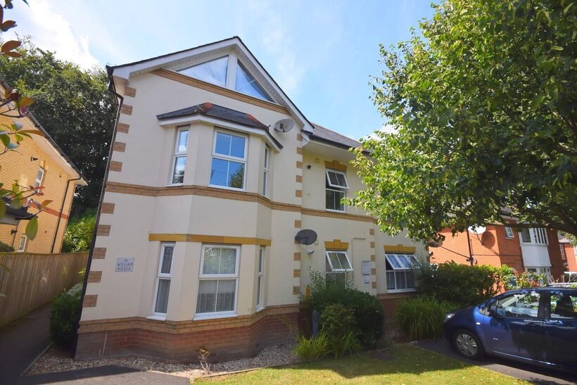 St Albans Crescent, Bournemouth 2 bed apartment to rent - £1,050 pcm (£242 pw)