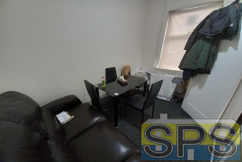 Darnley Street, Stoke-on-Trent ST4 3 bed terraced house to rent - £595 pcm (£137 pw)