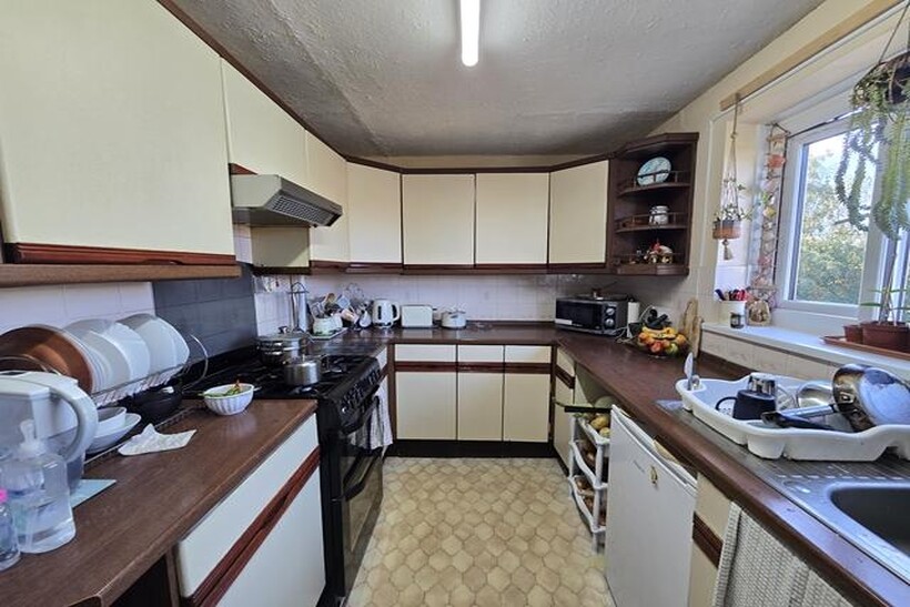 SINGLE BEDSIT, FLAT SHARE, ALL BILLS... 1 bed in a flat share to rent - £450 pcm (£104 pw)