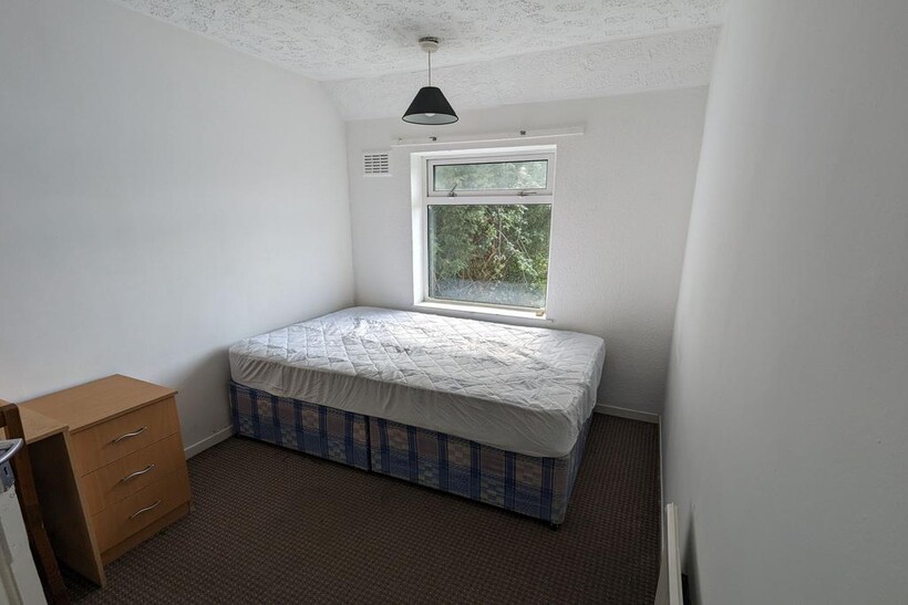 Room 2, Maskelyne Avenue 1 bed in a house share to rent - £550 pcm (£127 pw)