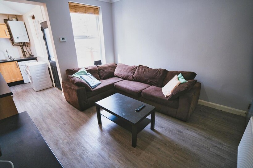 16 Harefield Road, Ecclesall 4 bed terraced house to rent - £347 pcm (£80 pw)