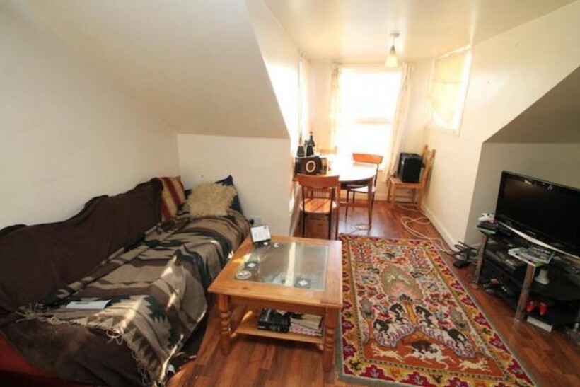 Flat 4, 39 Regent Park Terrace, Hyde... 2 bed property to rent - £1,014 pcm (£234 pw)