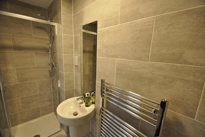 En suite Shower Room 2.jpg