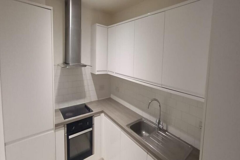 Croydon CR0 1 bed flat to rent - £1,500 pcm (£346 pw)