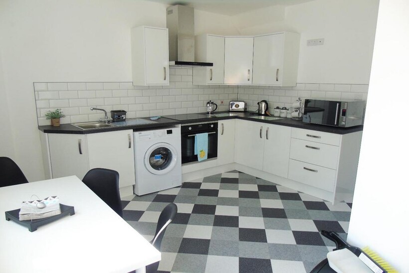 Queensland Avenue, Coventry, CV5 1 bed in a house share to rent - £425 pcm (£98 pw)