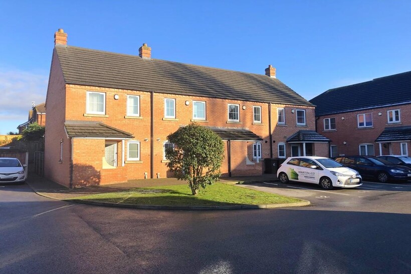 Poplars Grove, Off Wragby Road 2 bed terraced house to rent - £795 pcm (£183 pw)