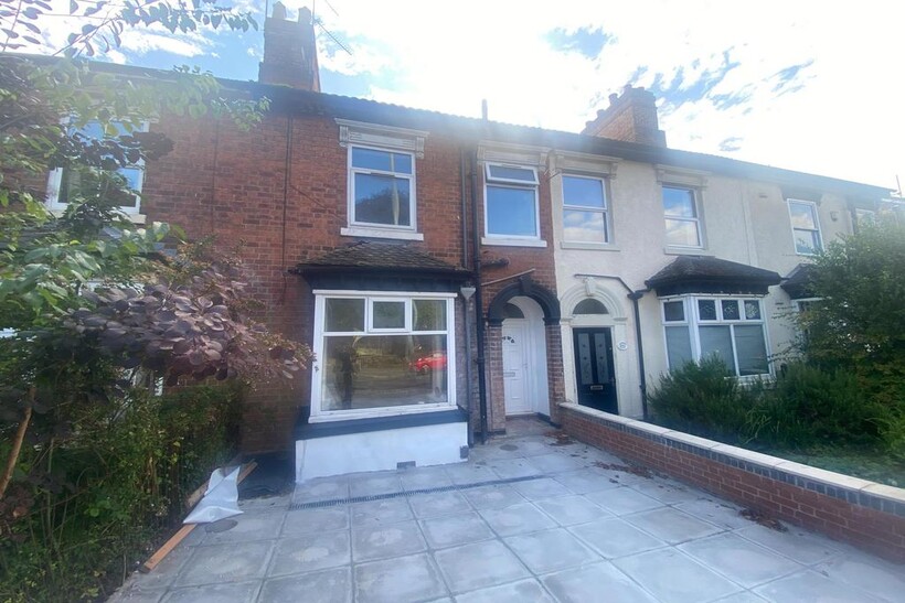 Tettenhall Road, Wolverhampton WV6 3 bed terraced house to rent - £1,095 pcm (£253 pw)