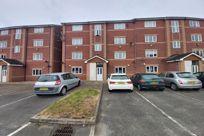 Manchester M28 2 bed flat to rent - £575 pcm (£133 pw)