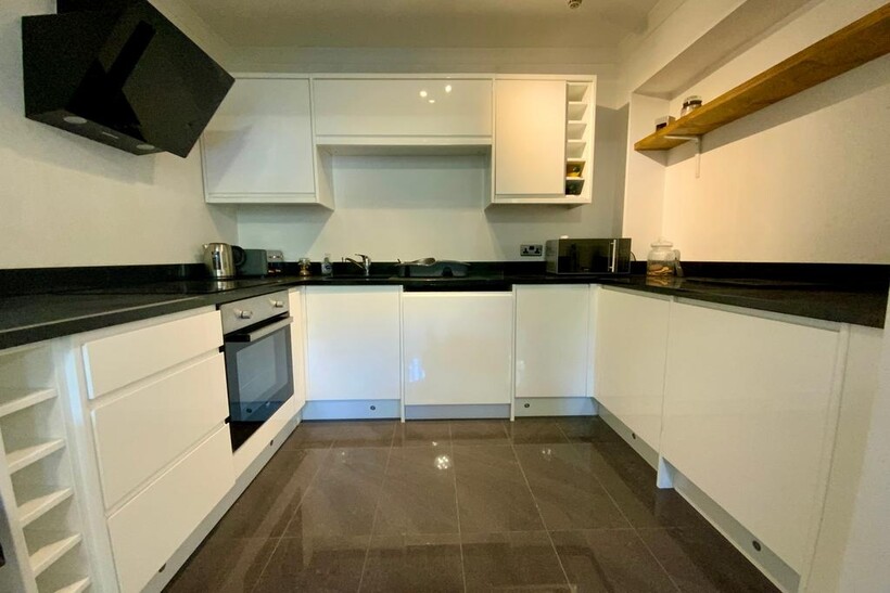 Brunswick Square, Hove, BN3 1 bed flat to rent - £1,500 pcm (£346 pw)