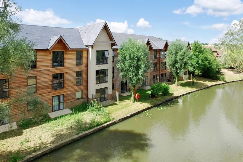 Waterside House,  Woodley Headland, Peartree Bridge, MILTON KEYNES, MK6 1 bed apartment to rent - £900 pcm (£208 pw)