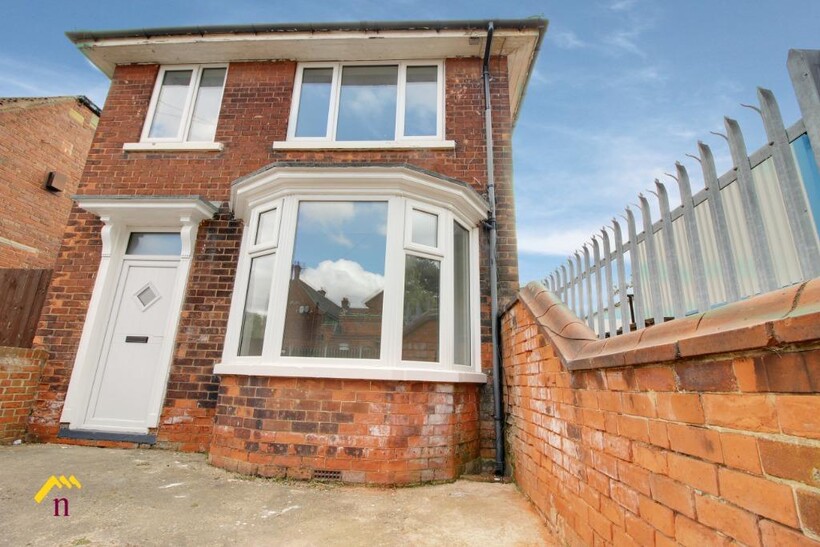 Bloomhill Road, Doncaster DN8 2 bed flat to rent - £560 pcm (£129 pw)