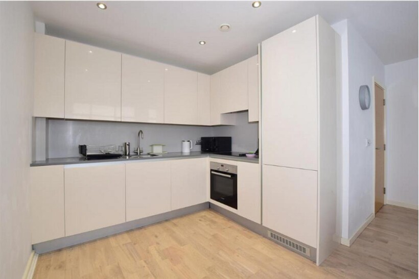 Croydon CR0 1 bed flat to rent - £1,500 pcm (£346 pw)