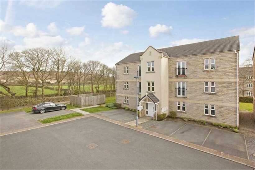 Tundra Grove, Bingley BD16 2 bed apartment to rent - £825 pcm (£190 pw ...