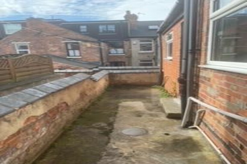 43 Bute Avenue Lenton, Nottingham, NG7 1QB 6 bed terraced house to rent - £520 pcm (£120 pw)