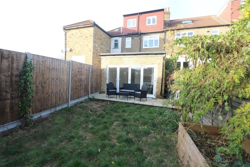Boundary Road, Colliers Wood, London, SW19 1 bed in a house share to rent - £1,000 pcm (£231 pw)