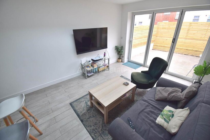 Sackville Street, Reading 1 bed in a house share to rent - £650 pcm (£150 pw)