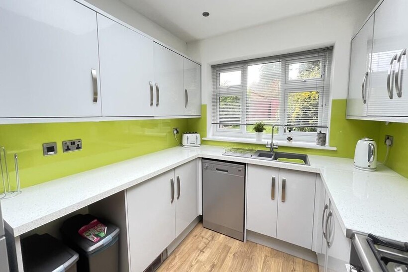 Moseley Wood Green, Leeds LS16 1 bed in a house share to rent - £535 pcm (£123 pw)