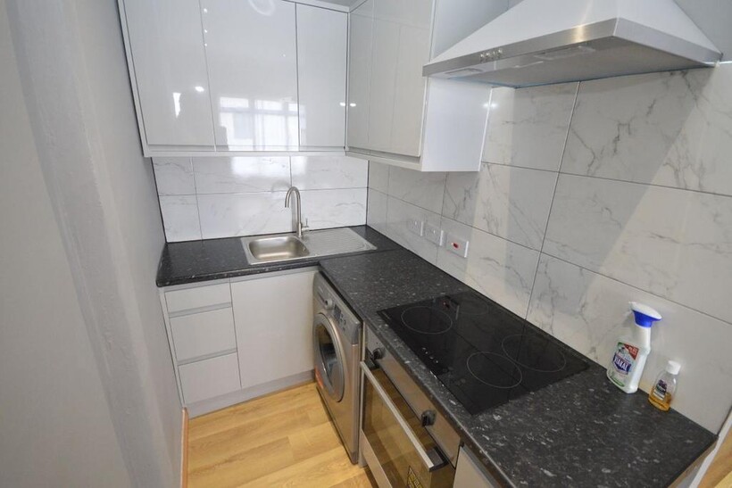 Alexandra Road, Colchester 2 bed apartment to rent - £1,050 pcm (£242 pw)